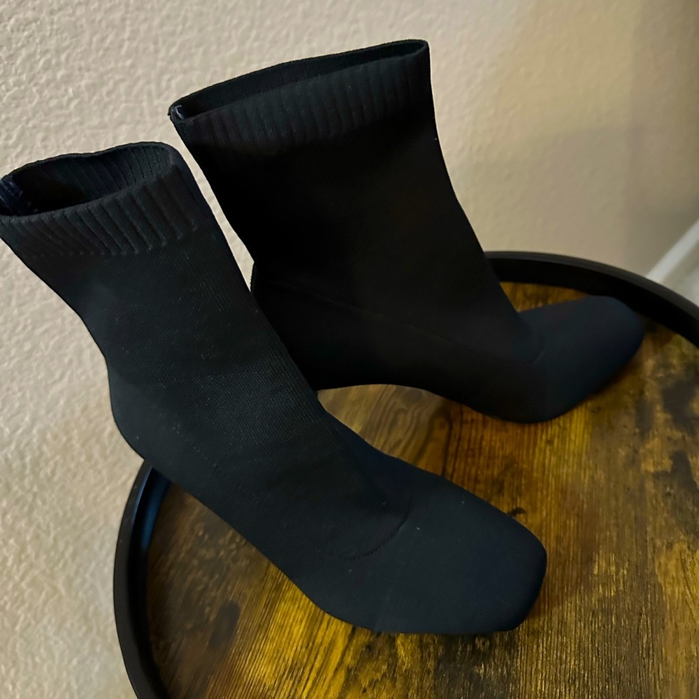 NWT INC Booties
